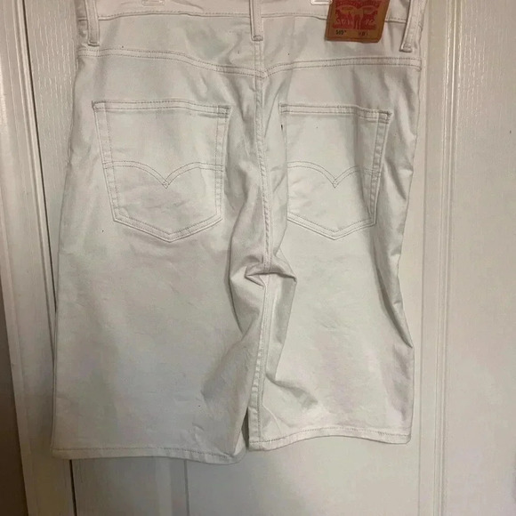 Levi White Jean Shorts - Picture 4 of 5
